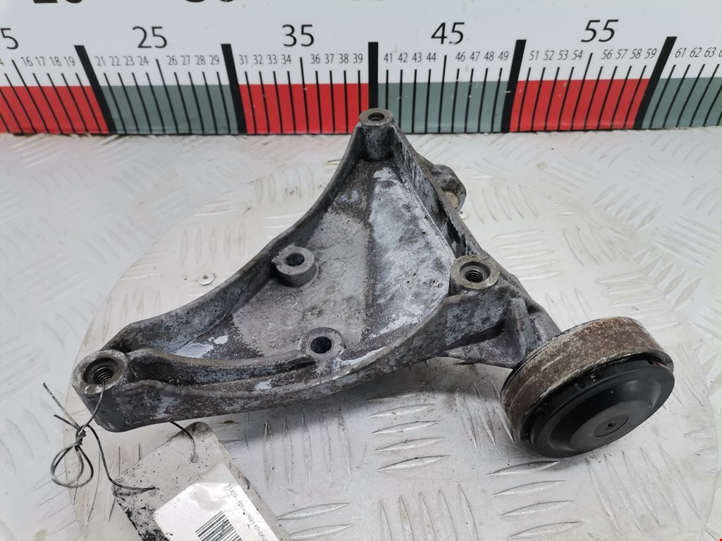 Кронштейн кондиционера AUDI A6 C5 1997-2004