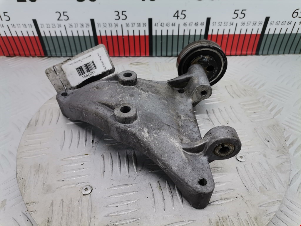 Кронштейн кондиционера AUDI A6 C5 1997-2004