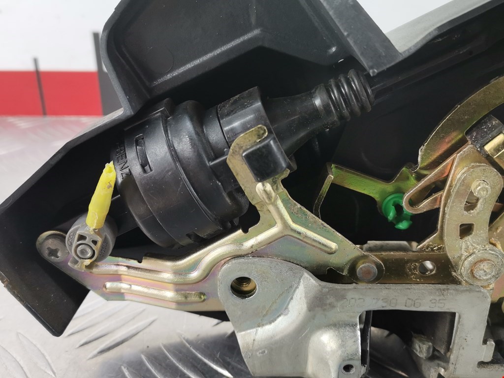 Замок двери задней правой MERCEDES-BENZ C-Class C-klasse W202 1993-2000