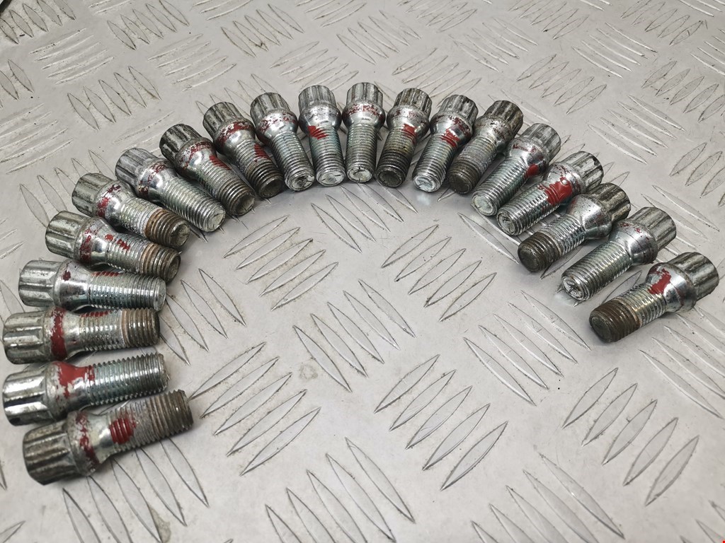 Болты MERCEDES-BENZ C-Class C-klasse W204 2007-2015