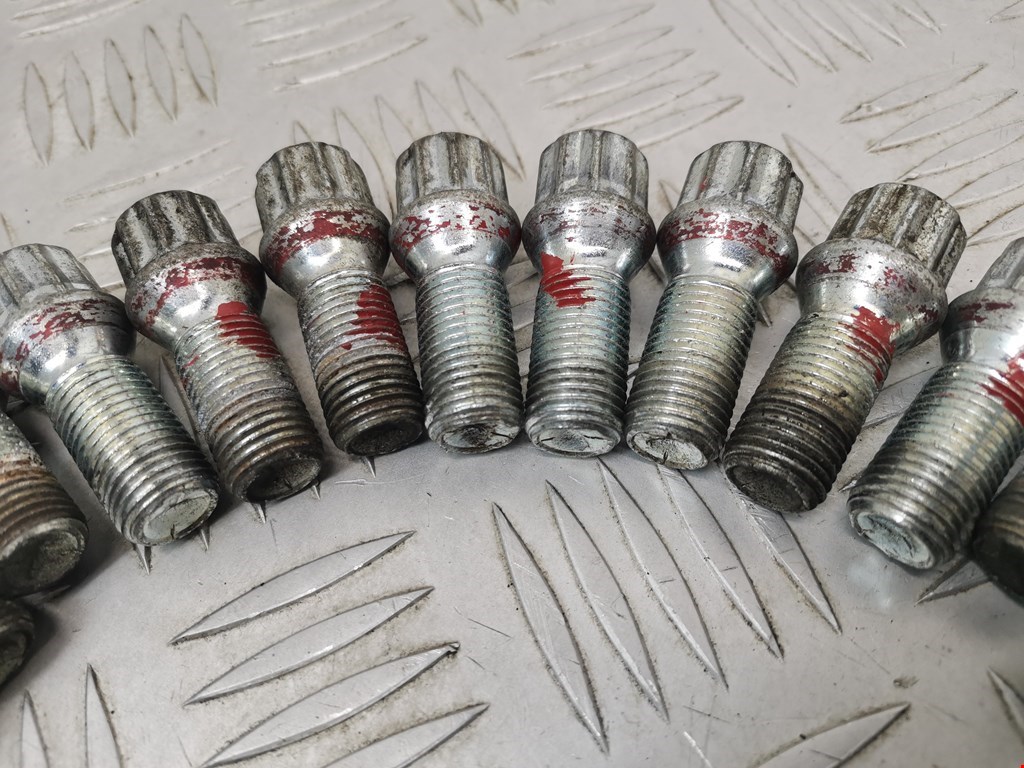 Болты MERCEDES-BENZ C-Class C-klasse W204 2007-2015