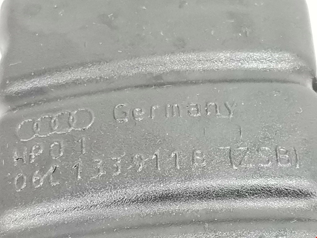 Корпус воздушного фильтра AUDI A4 B6 2001-2005