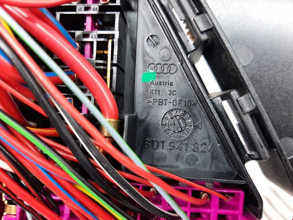 Датчик уровня в бачок омывателя AUDI A6 C6 2004-2010