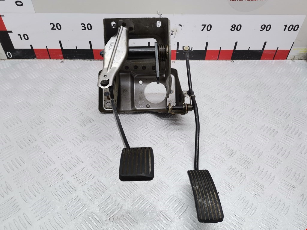 Блок педалей (педальный узел) MITSUBISHI Carisma 1995-1999