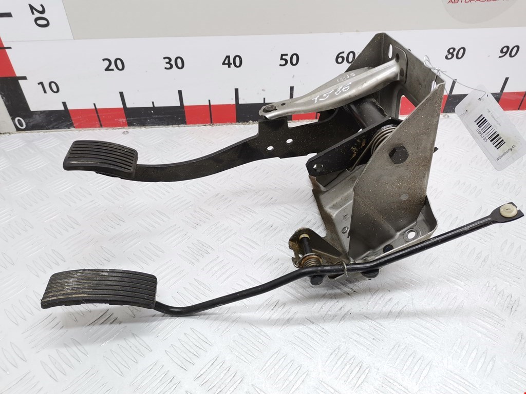 Блок педалей (педальный узел) MITSUBISHI Carisma 1995-1999