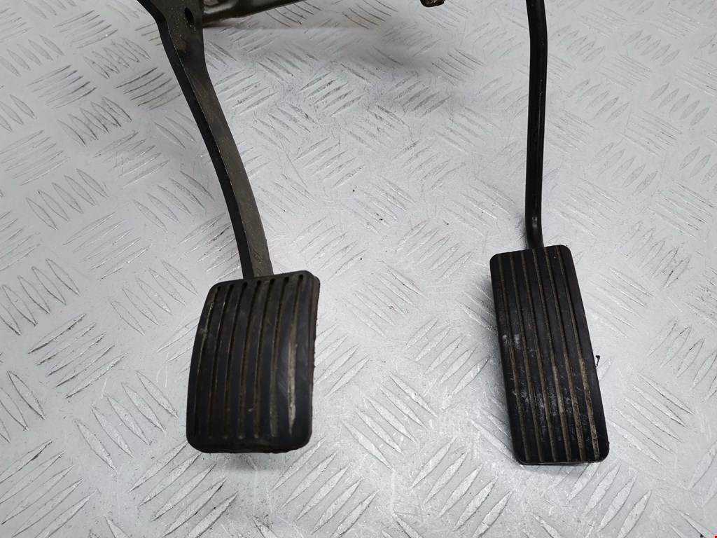 Блок педалей (педальный узел) MITSUBISHI Carisma 1995-1999