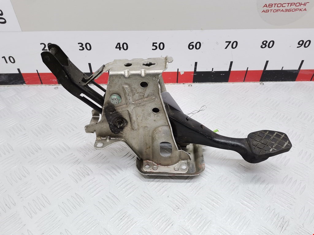 Педаль тормоза VOLKSWAGEN Touran 2003-2010