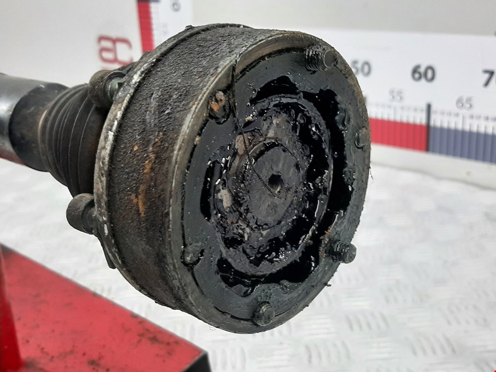 Полуось (привод, приводной вал) передняя правая VOLKSWAGEN Touran 2003-2010