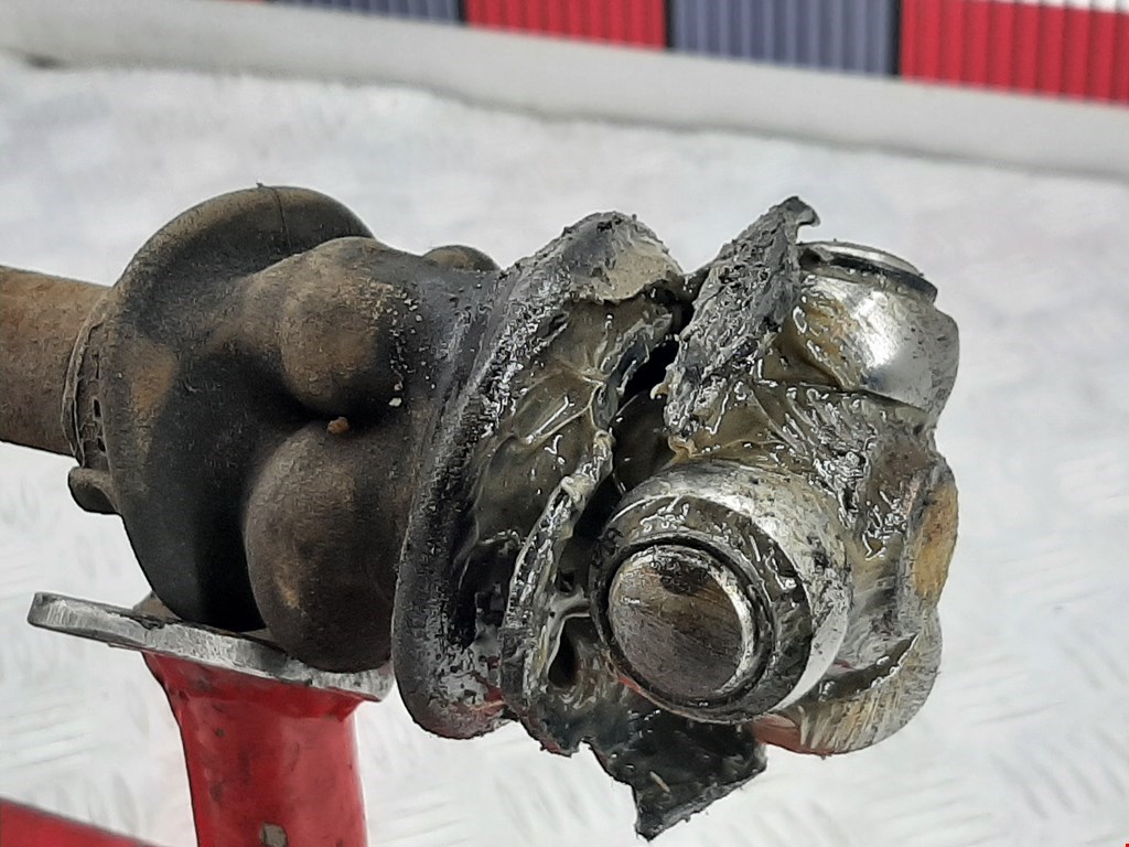 Полуось (привод, приводной вал) передняя правая FORD Fiesta 2008-2012