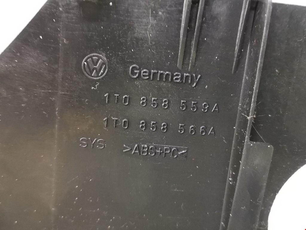 Кожух рулевой колонки VOLKSWAGEN Touran 2003-2010