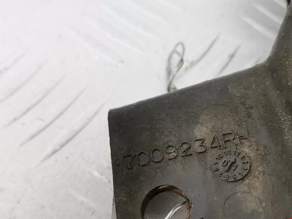 Кронштейн заднего бампера левый правый LAND ROVER Range Rover 2002-2012