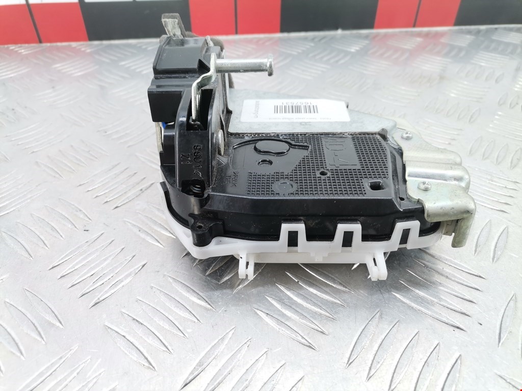 Замок двери задней правой TOYOTA Prius III XW30 2009-2015