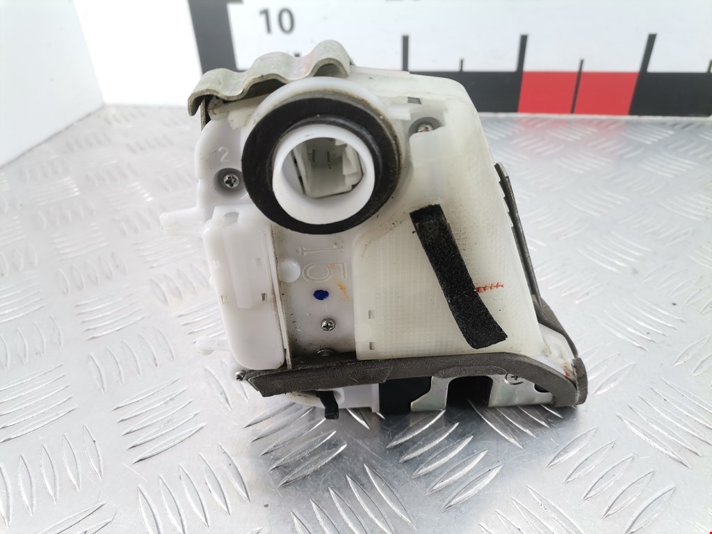 Замок двери задней правой TOYOTA Prius III XW30 2009-2015
