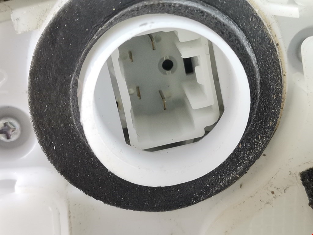 Замок двери задней правой TOYOTA Prius III XW30 2009-2015