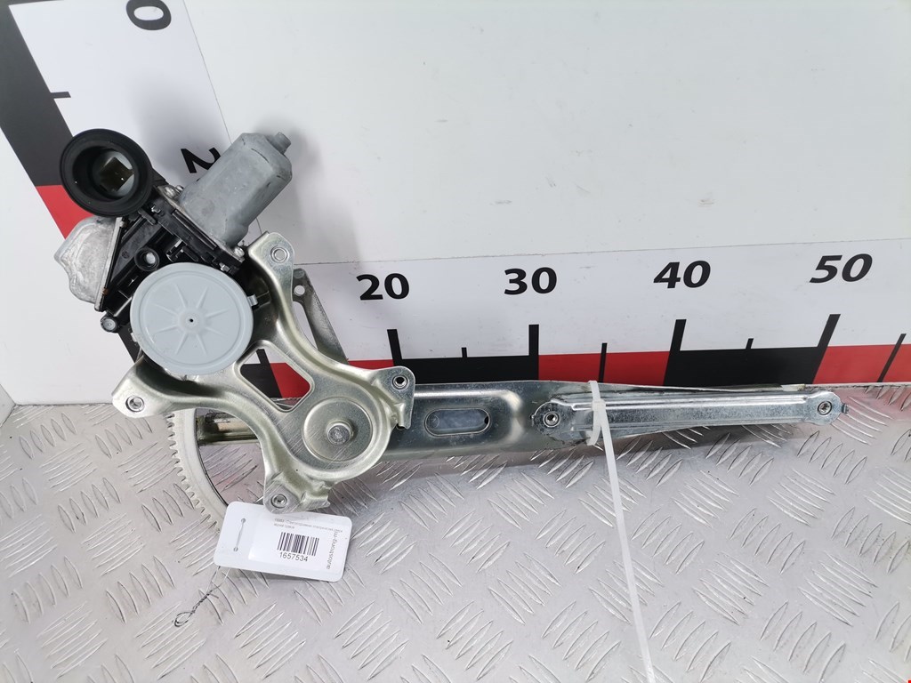 Стеклоподъемник задний правый TOYOTA Prius III XW30 2009-2015