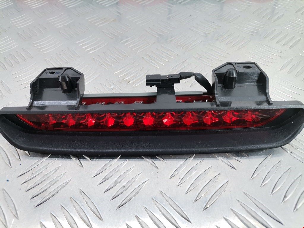 Фонарь дополнительный тормозной (стоп-сигнал) Chevrolet Orlando (2010-2023)