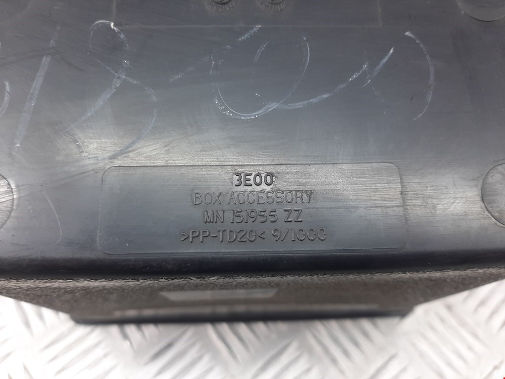 Бардачок MITSUBISHI L200 KB 2006-2015