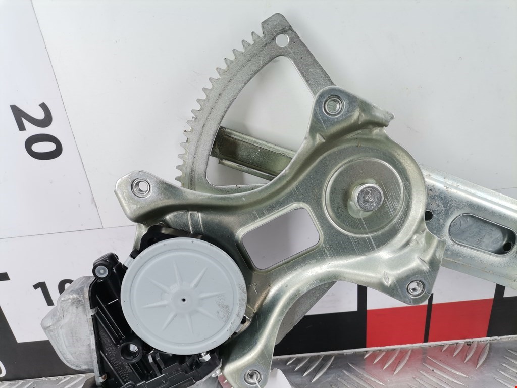 Стеклоподъемник задний левый TOYOTA Prius III XW30 2009-2015