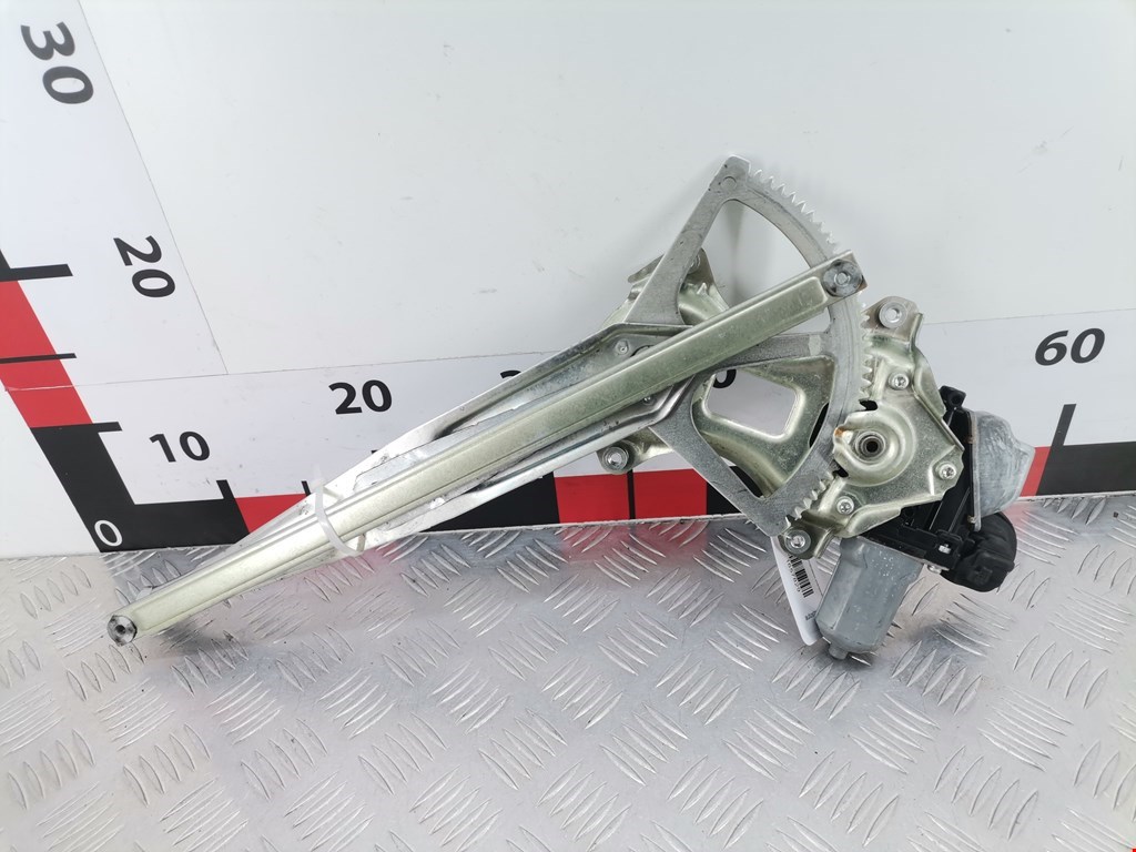 Стеклоподъемник задний левый TOYOTA Prius III XW30 2009-2015