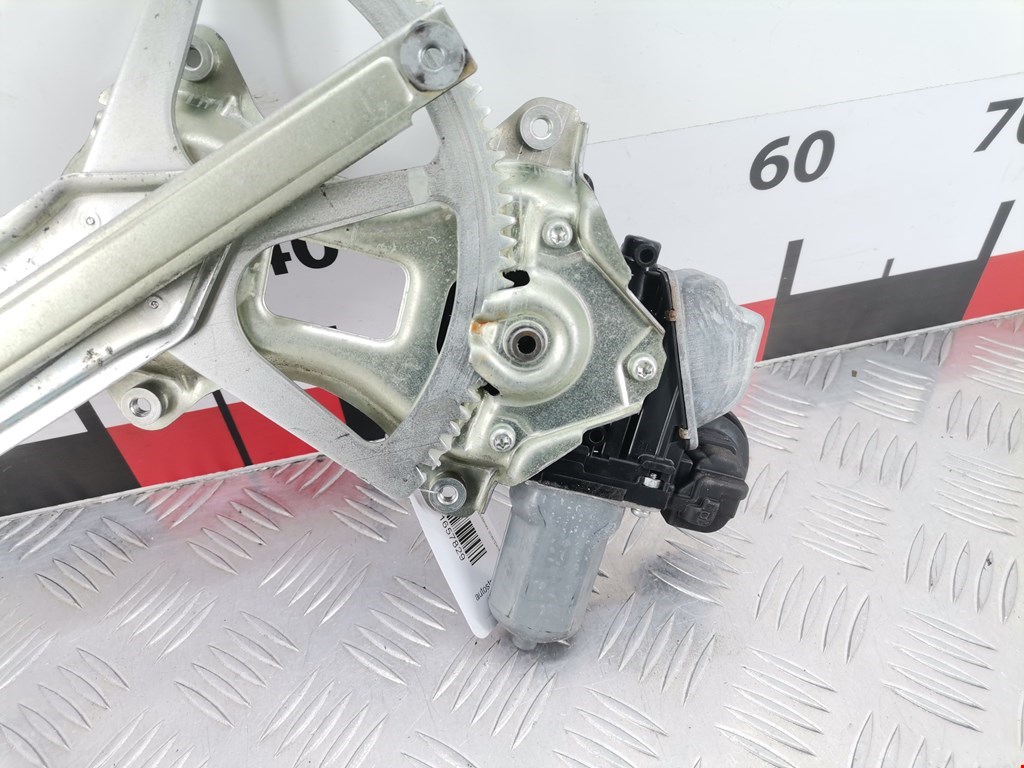 Стеклоподъемник задний левый TOYOTA Prius III XW30 2009-2015