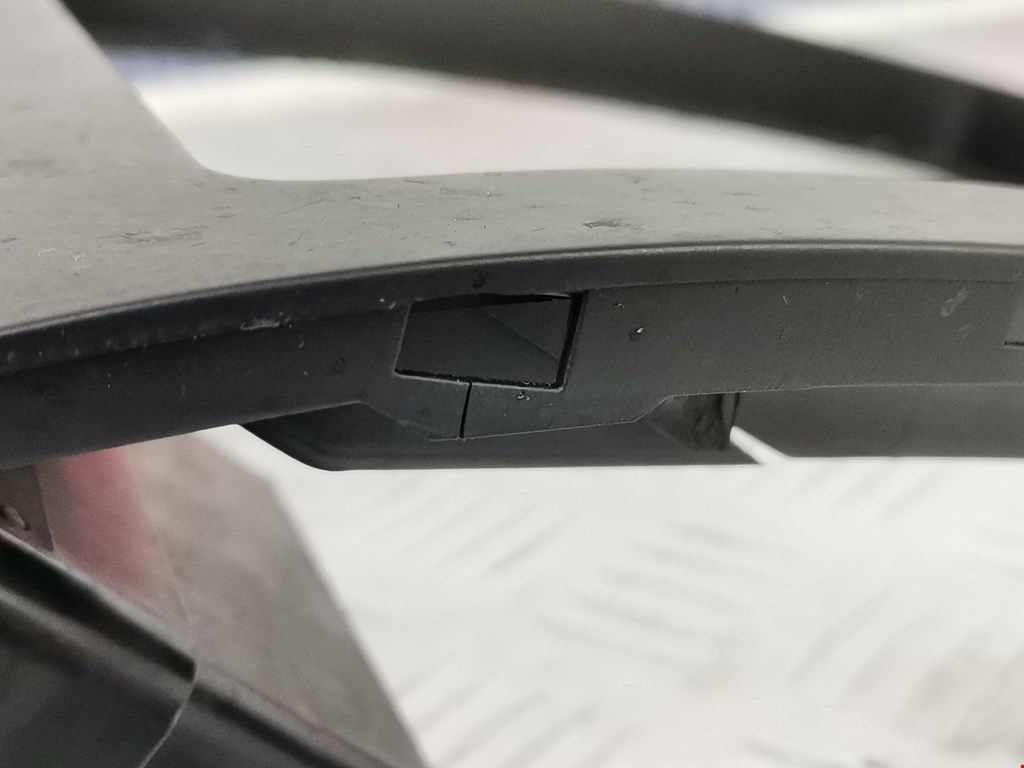 Дефлектор воздушный VOLKSWAGEN Touran 2003-2010