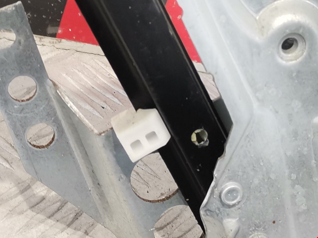 Стеклоподъемник задний левый AUDI A4 B5 1995-2001