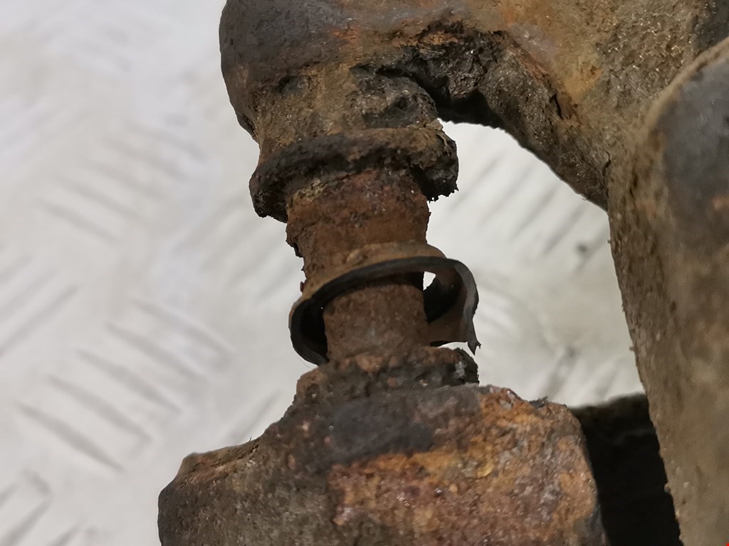 Суппорт передний левый MITSUBISHI L200 KB 2006-2015