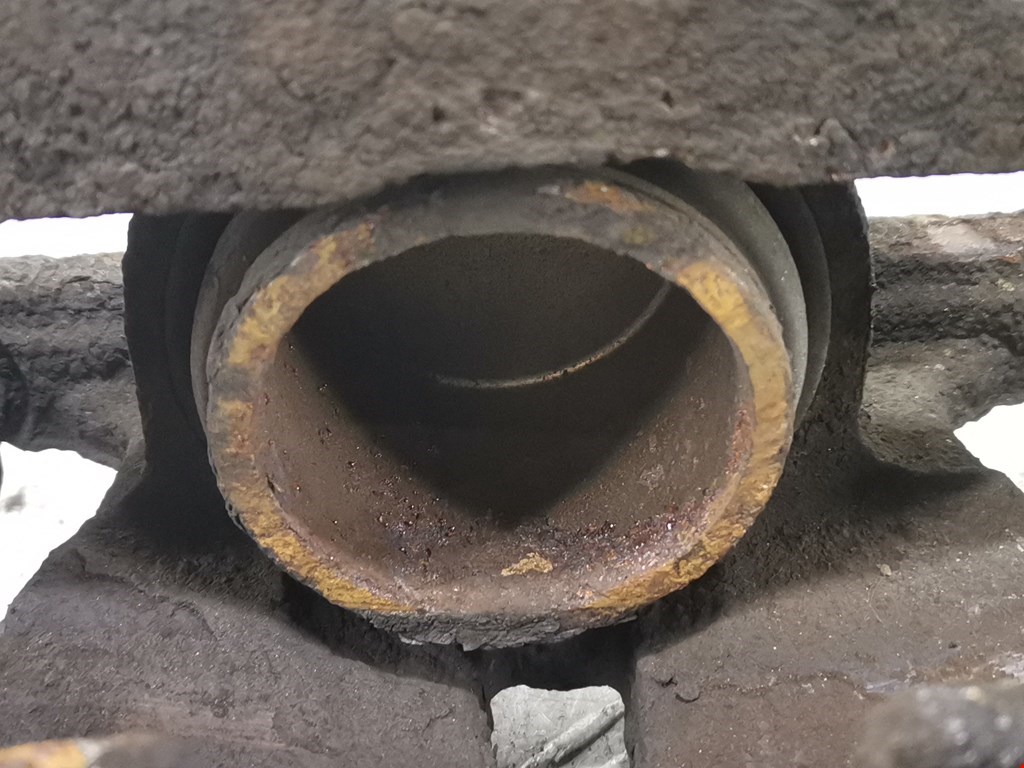 Суппорт передний правый TOYOTA RAV 4 XA30 2006-2012