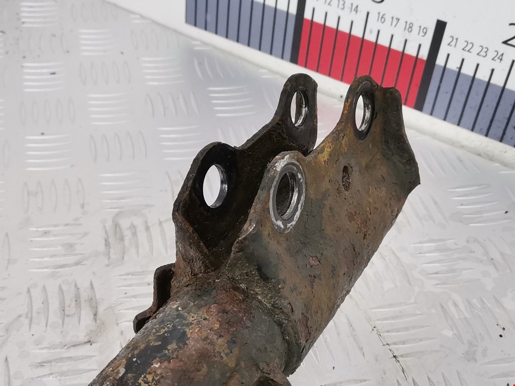 Амортизатор передний левый TOYOTA RAV 4 XA30 2006-2012