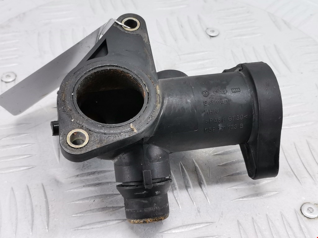 Тройник системы охлаждения AUDI A4 B5 1995-2001