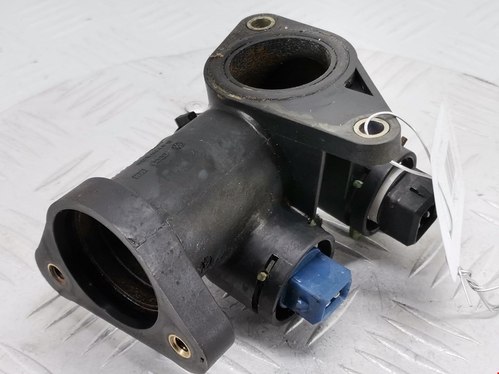 Тройник системы охлаждения AUDI A4 B5 1995-2001