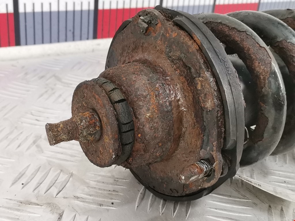 Амортизатор передний правый TOYOTA Land Cruiser Prado 120 2002-2009