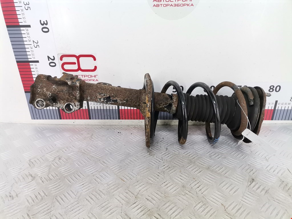 Амортизатор передний правый TOYOTA RAV 4 XA30 2006-2012