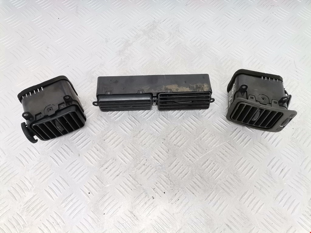 Дефлектор воздушный MITSUBISHI L200 K6,K7 1996-2006