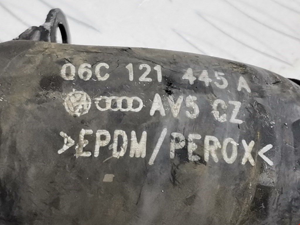 Патрубок AUDI A6 C5 1997-2004