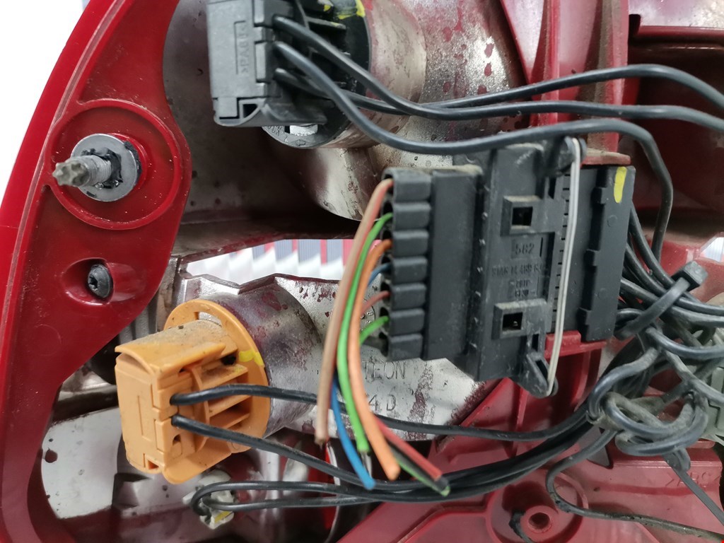 Фонарь задний правый JAGUAR X-Type 2001-2009