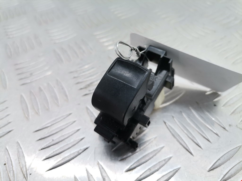 Кнопка стеклоподъемника TOYOTA Yaris II XP50 2005-2011