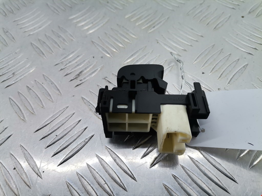 Кнопка стеклоподъемника TOYOTA Yaris II XP50 2005-2011