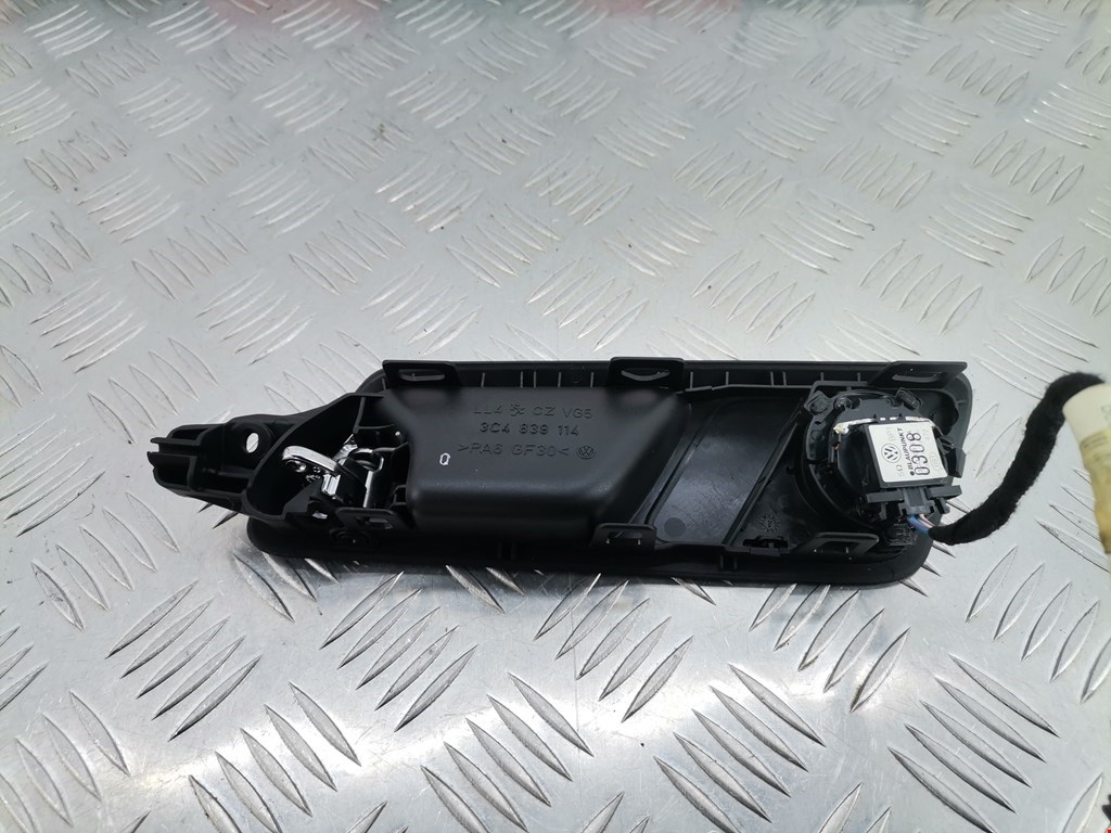 Ручка дверная задняя внутренняя правая VOLKSWAGEN Passat B6 2005-2011