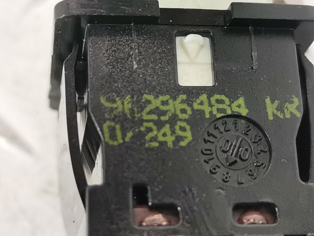 Кнопка аварийной сигнализации (аварийки) PEUGEOT 607 2000-2010