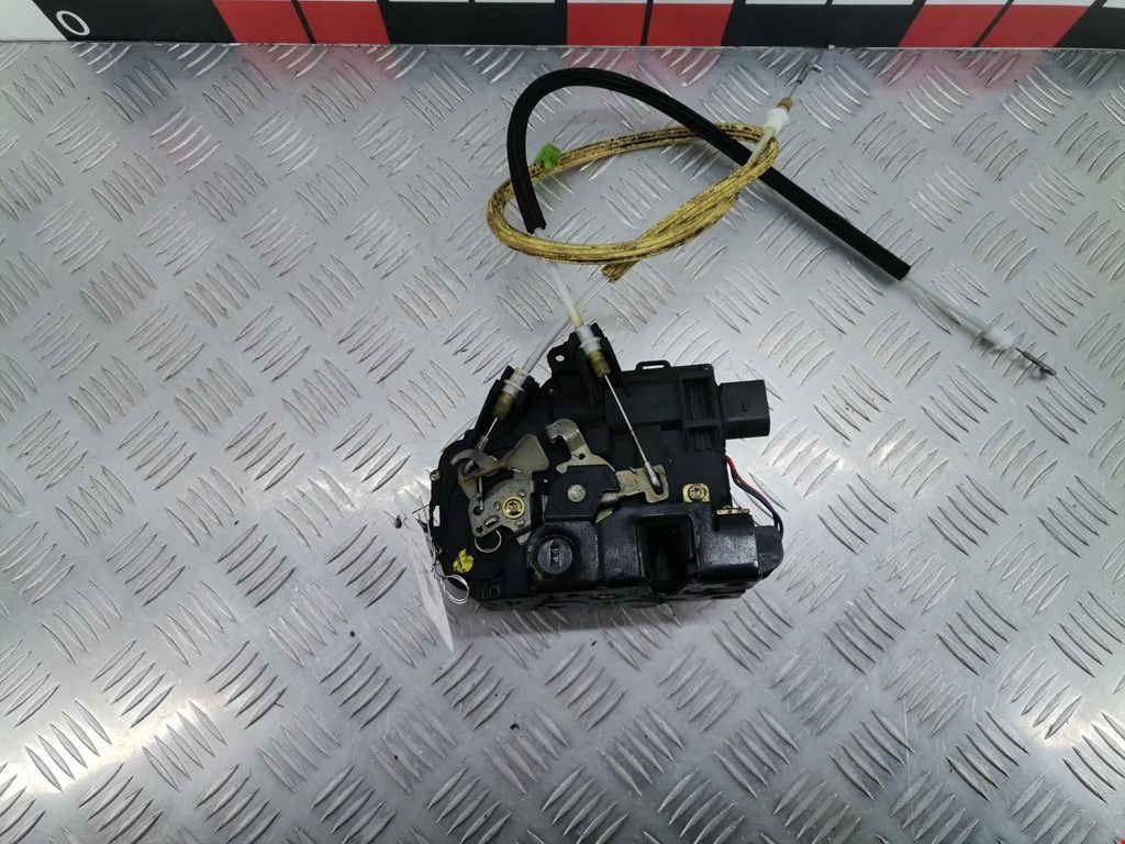 Замок двери задней левой AUDI A6 C5 1997-2004