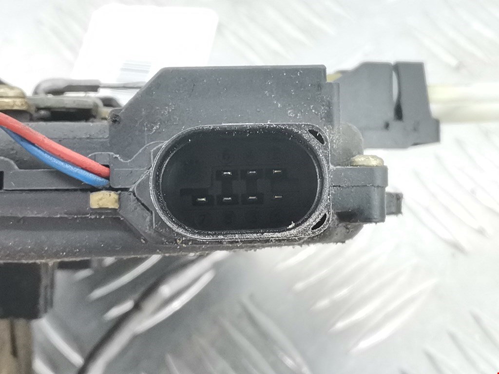 Замок двери задней левой AUDI A6 C5 1997-2004