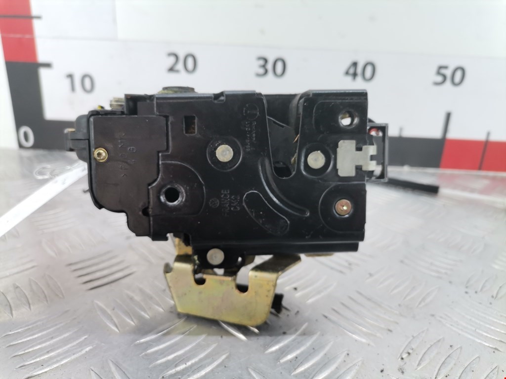 Замок двери задней левой AUDI A6 C5 1997-2004
