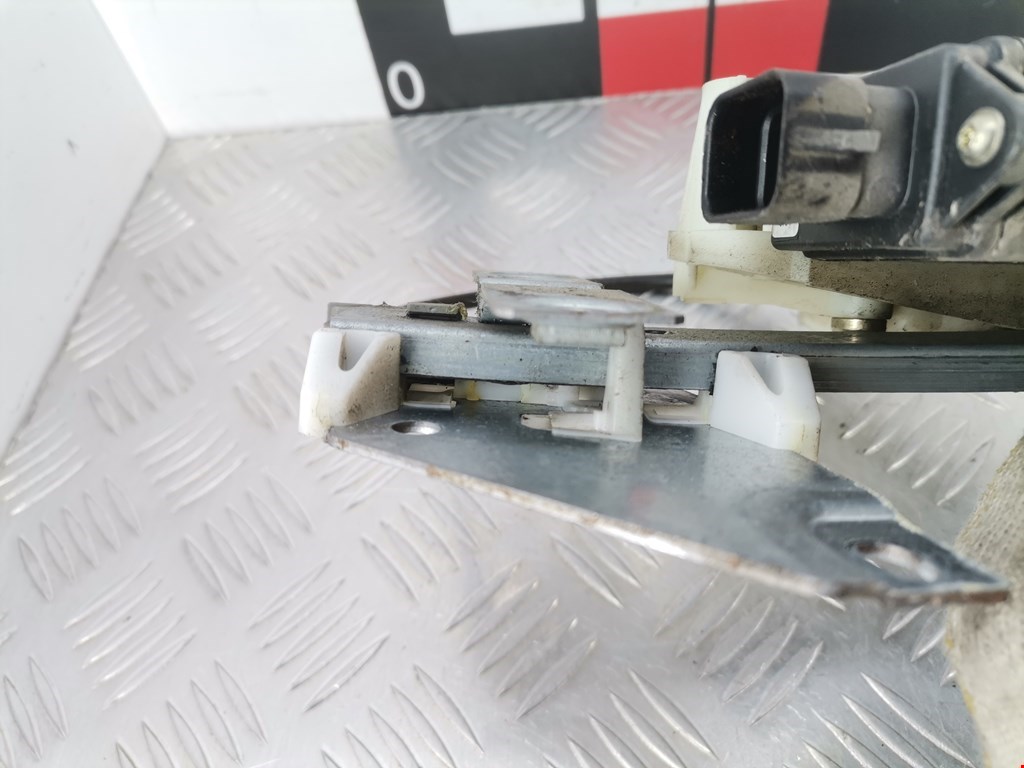 Стеклоподъемник задний правый MITSUBISHI Carisma 1995-1999