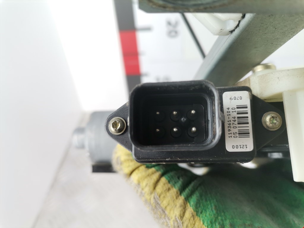 Стеклоподъемник задний правый MITSUBISHI Carisma 1995-1999