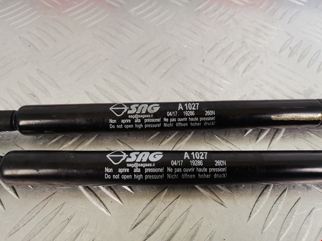 Амортизатор капота левый=правый MASERATI Quattroporte M139 2003-2012