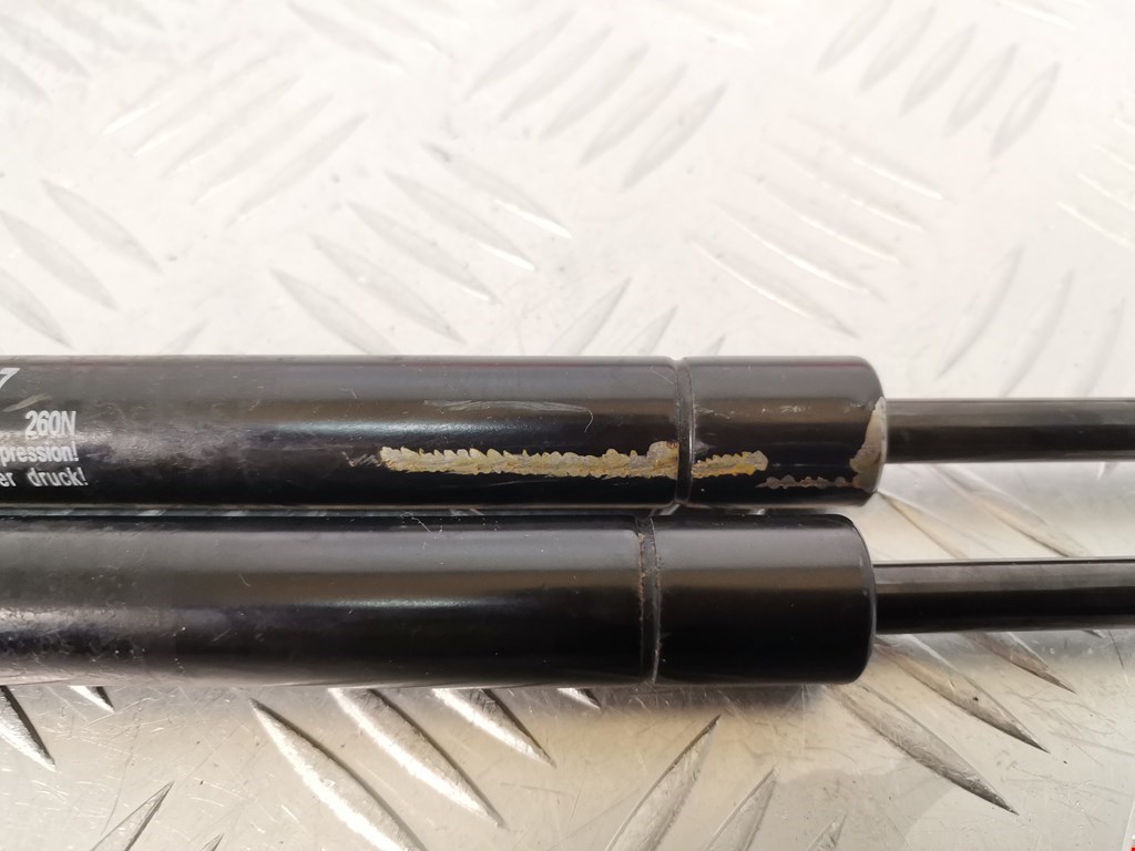 Амортизатор капота левый=правый MASERATI Quattroporte M139 2003-2012