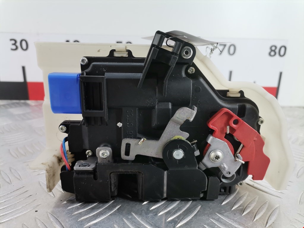 Замок двери передней правой VOLKSWAGEN Touran 2003-2010