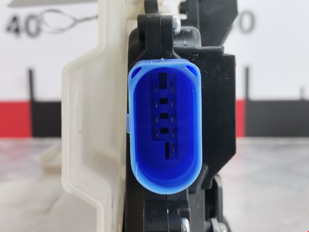 Замок двери передней правой VOLKSWAGEN Touran 2003-2010