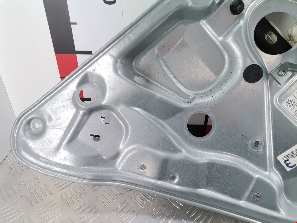 Стеклоподъемник задний левый VOLKSWAGEN Polo IV 2001-2009